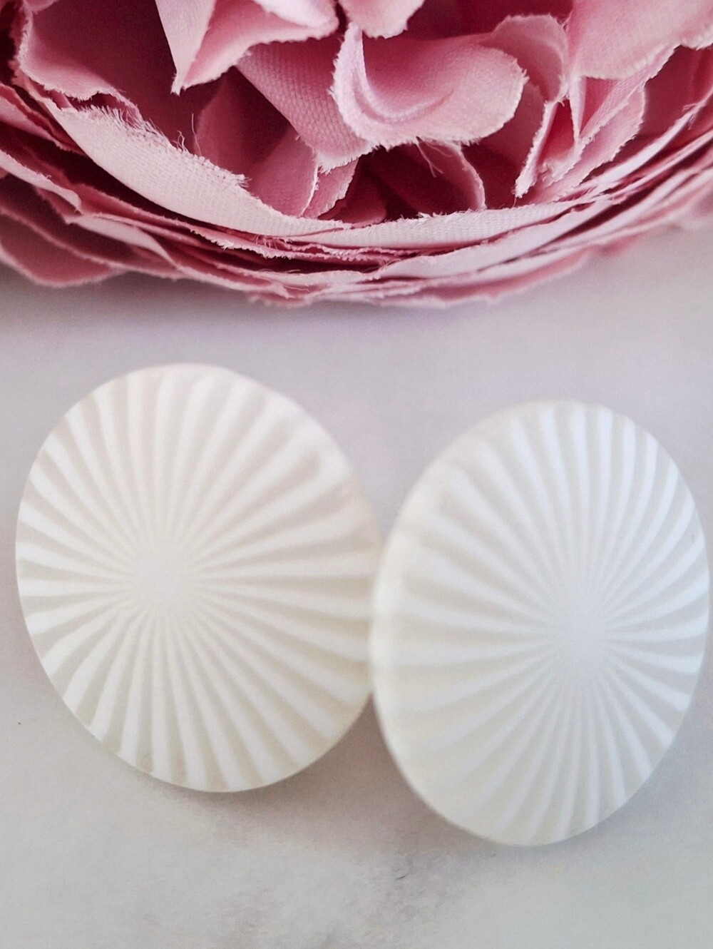 Vintage 80s ✨️🤍White Stud Earrings